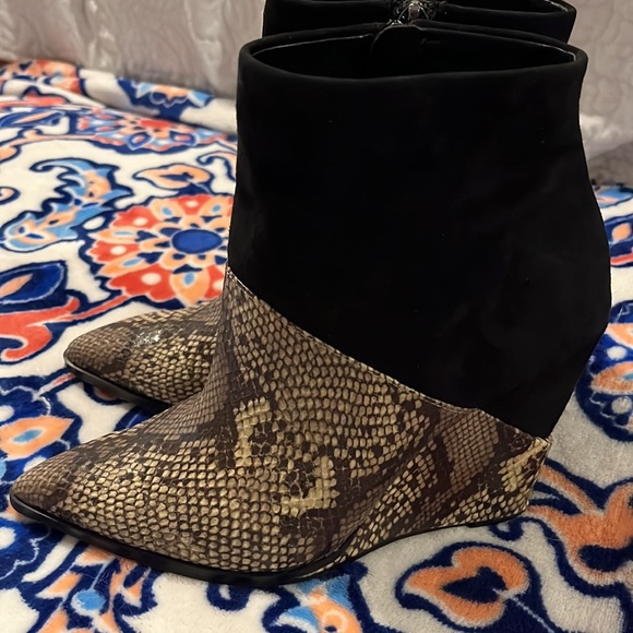 Jessica Simpson Genuine Leather/Suede Snakeskin booties 6.5 - Picture 2 of 9